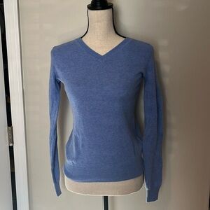Sky blue v neck cashmere Tahari sweater